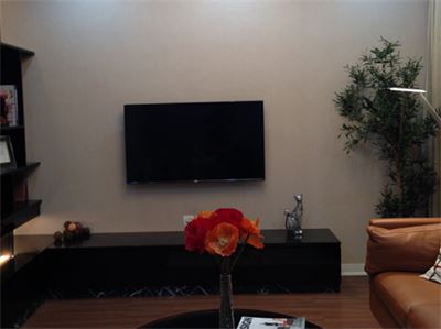 Thi công giấy dán tường phòng khách căn hộ mẫu IMPERIA GARDEN